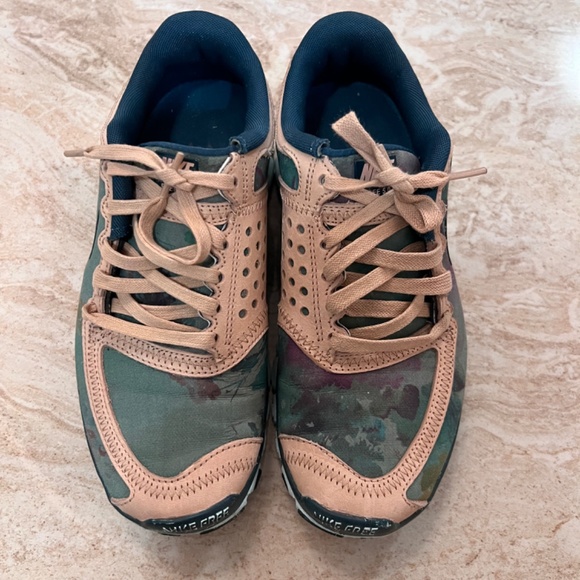 Nike Training Shoes - Picture 2 of 4